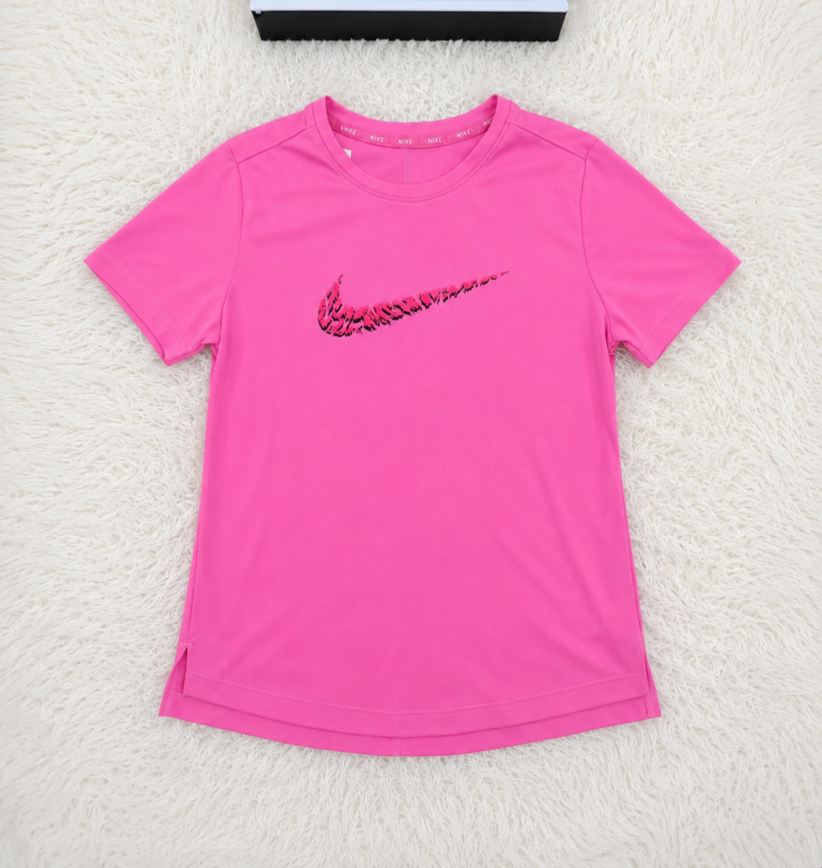T-shirt Nike Dri-FIT rosa fúcsia tamanho M 12 anos 👒 – photo 2